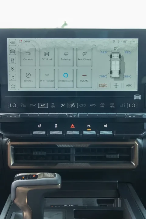 2024 GMC Hummer EV - Image 10 of 13