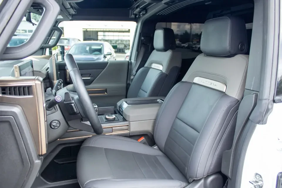 2024 GMC Hummer EV - Image 8 of 13