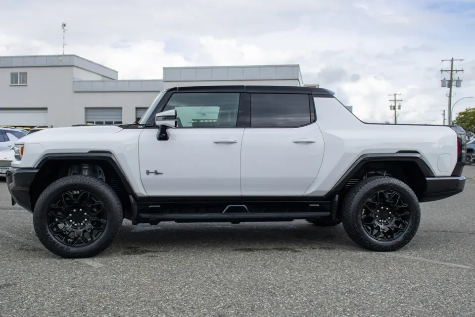 2024 GMC Hummer EV - Image 7 of 13