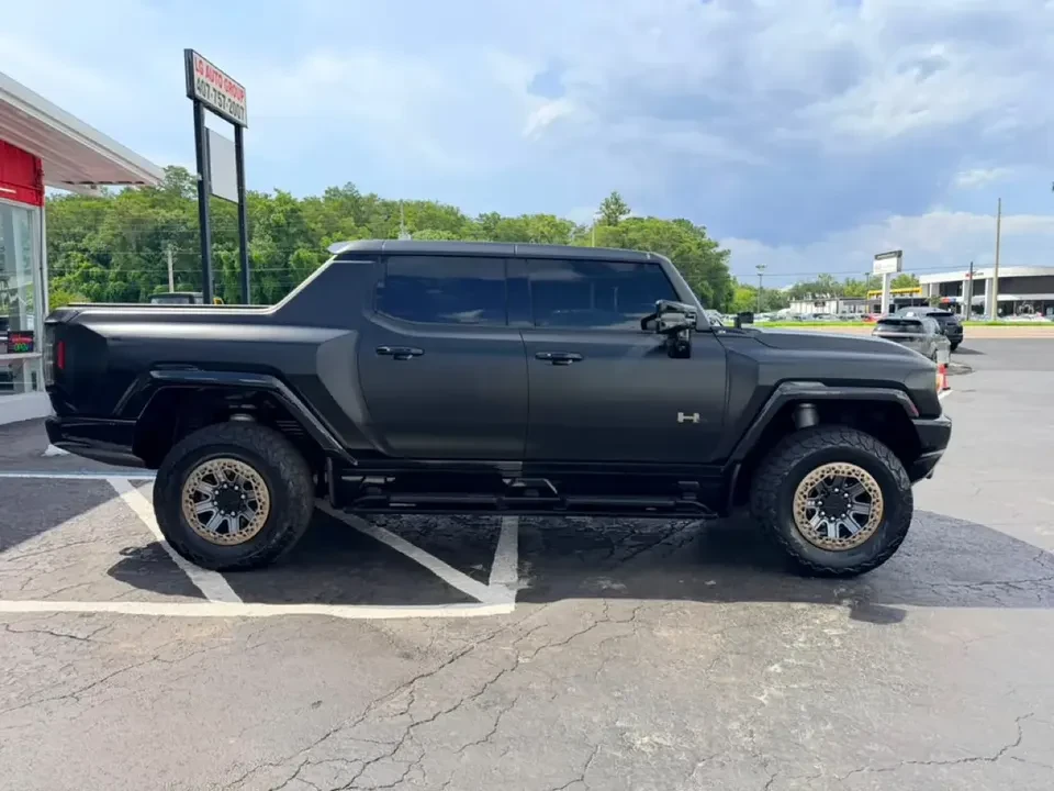 2024 GMC Hummer EV - Image 7 of 19