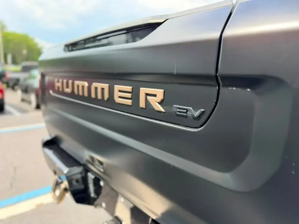 2024 GMC Hummer EV - Image 14 of 19
