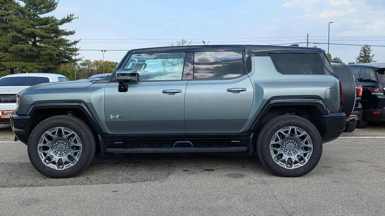 2024 GMC Hummer EV - Image 5 of 8