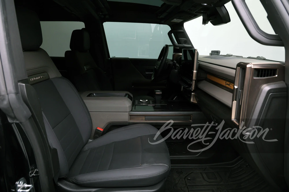 2024 GMC Hummer EV - Image 4 of 31