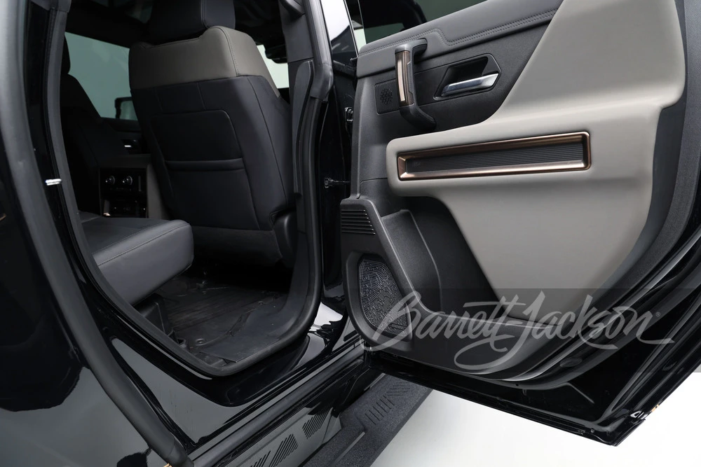 2024 GMC Hummer EV - Image 13 of 31