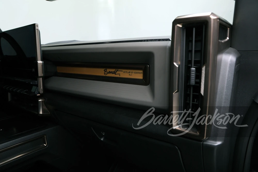 2024 GMC Hummer EV - Image 22 of 31