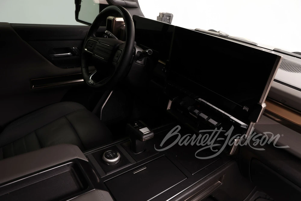 2024 GMC Hummer EV - Image 15 of 31