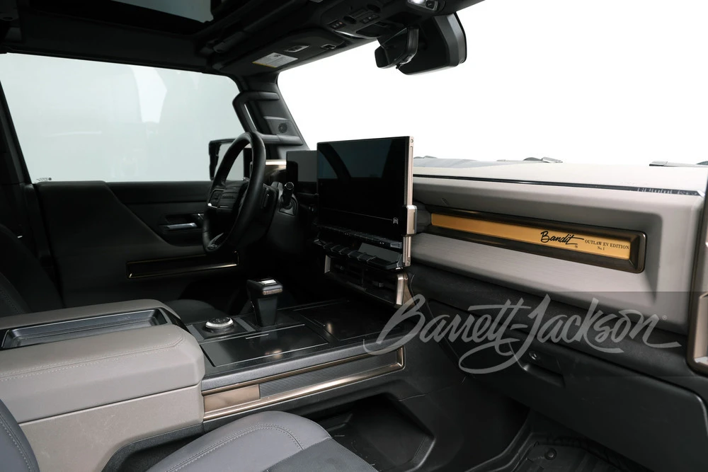 2024 GMC Hummer EV - Image 21 of 31