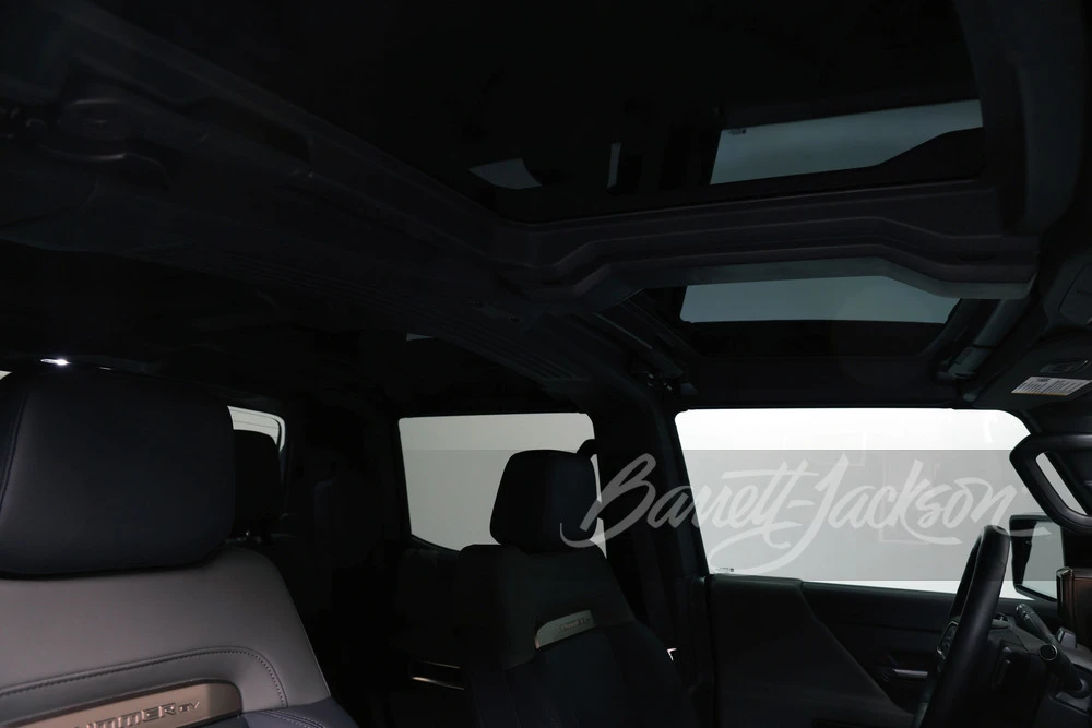 2024 GMC Hummer EV - Image 16 of 31