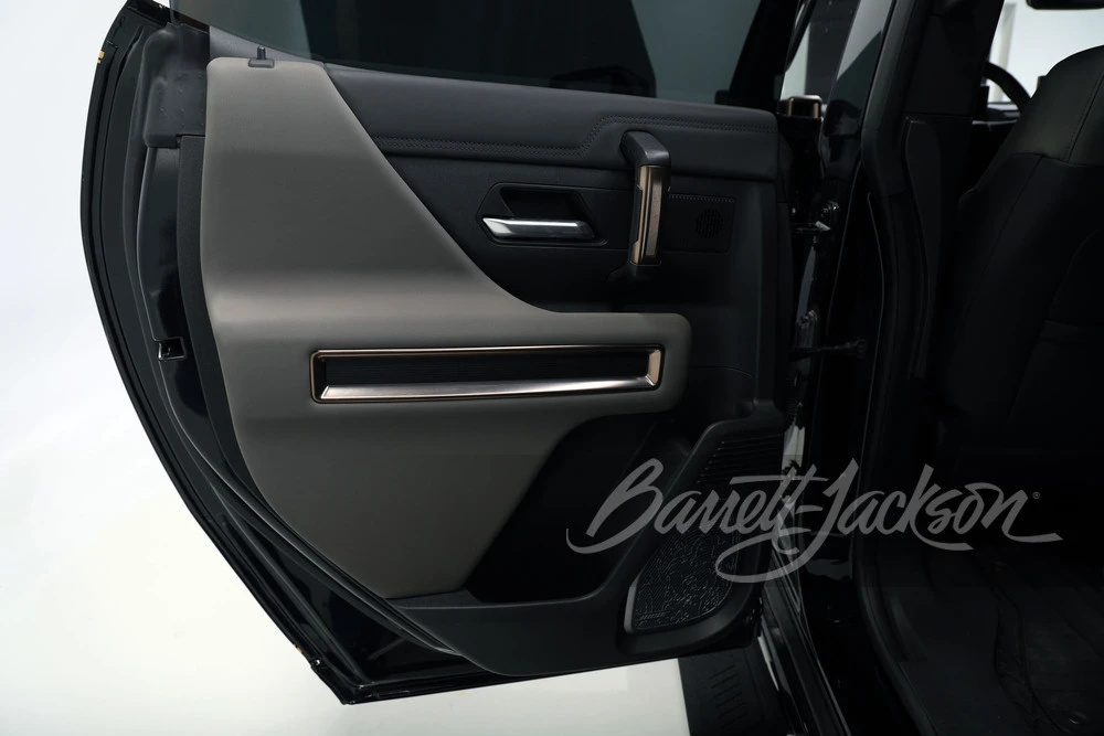 2024 GMC Hummer EV - Image 18 of 31
