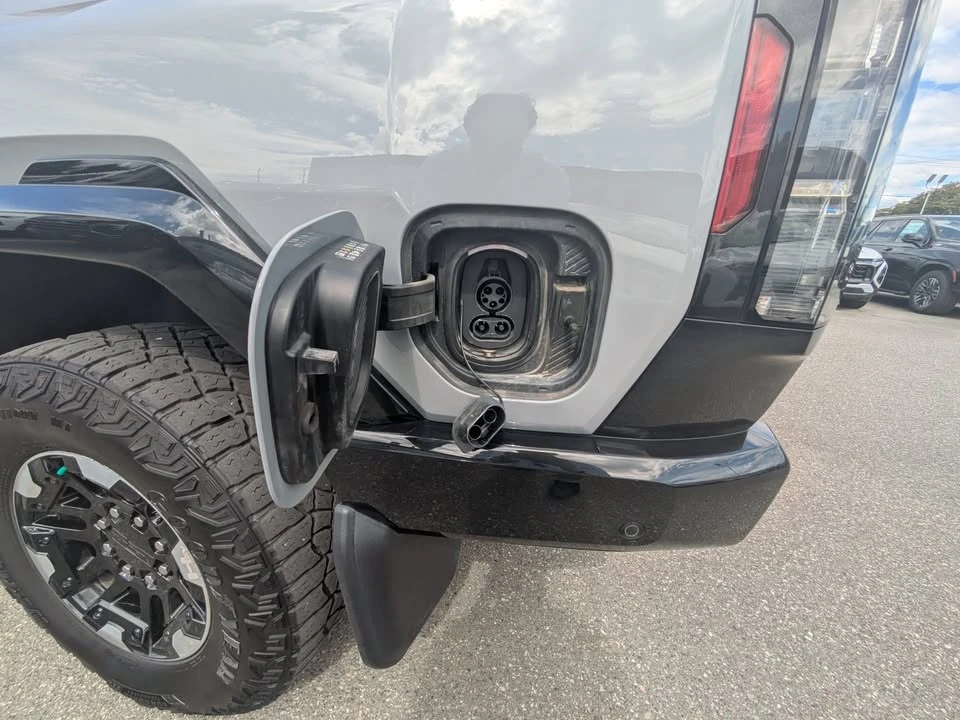2024 GMC Hummer EV - Image 7 of 15