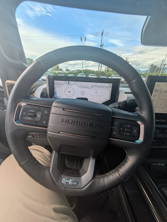 2024 GMC Hummer EV - Image 11 of 15