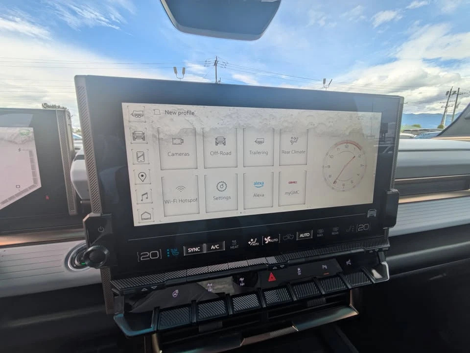 2024 GMC Hummer EV - Image 13 of 15