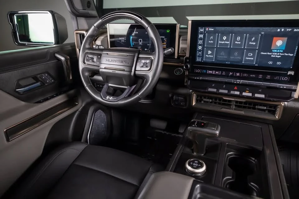 2024 GMC Hummer EV - Image 9 of 15