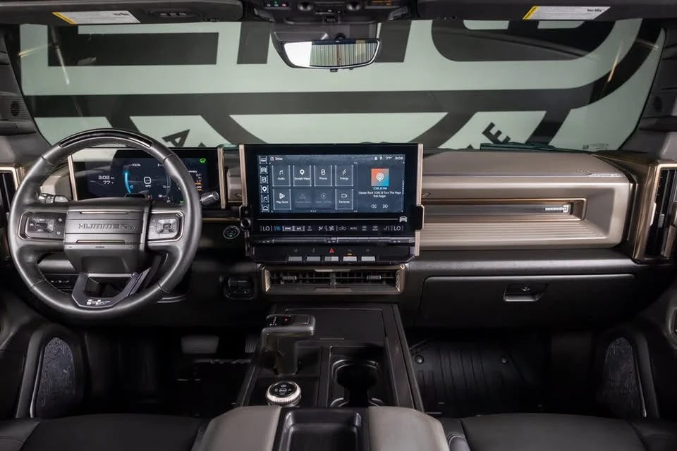 2024 GMC Hummer EV - Image 11 of 15