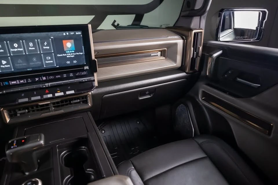 2024 GMC Hummer EV - Image 10 of 15