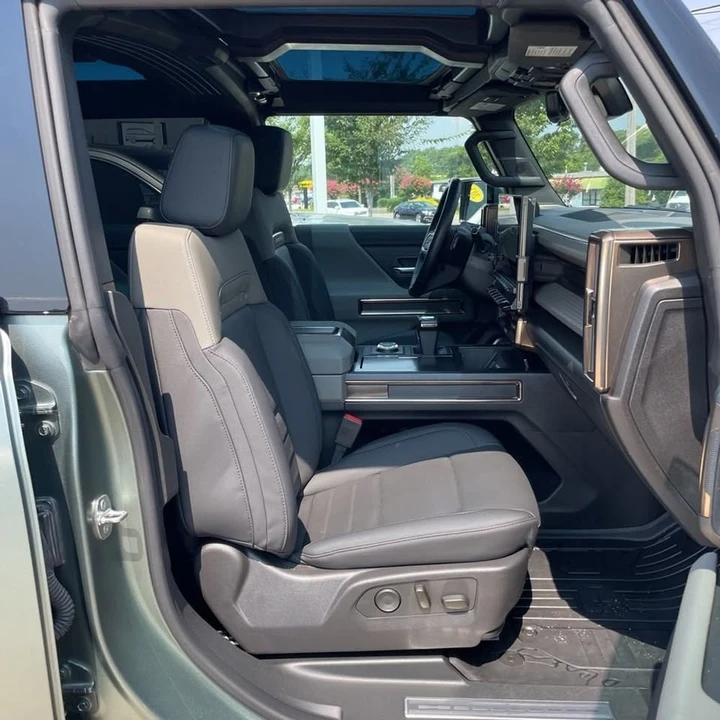 2024 GMC Hummer EV - Image 10 of 14