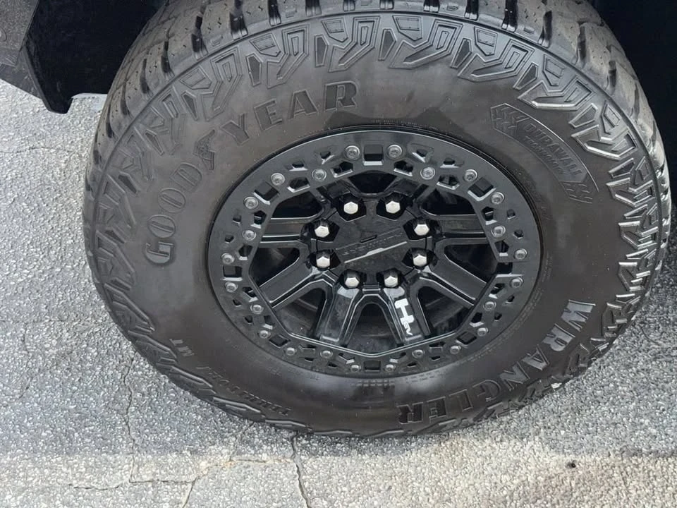 2024 GMC Hummer EV - Image 11 of 20