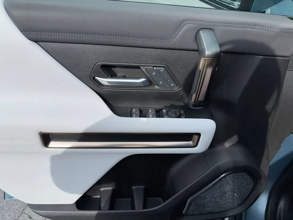 2024 GMC Hummer EV - Image 14 of 20