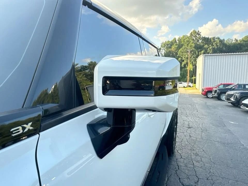 2024 GMC Hummer EV - Image 10 of 20