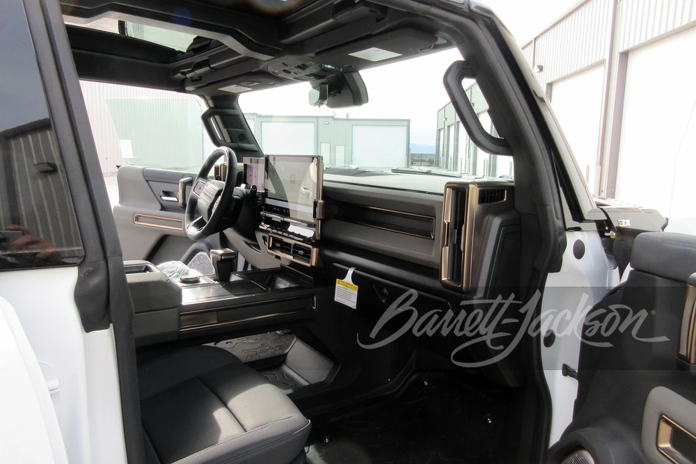 2024 GMC Hummer EV - Image 12 of 26