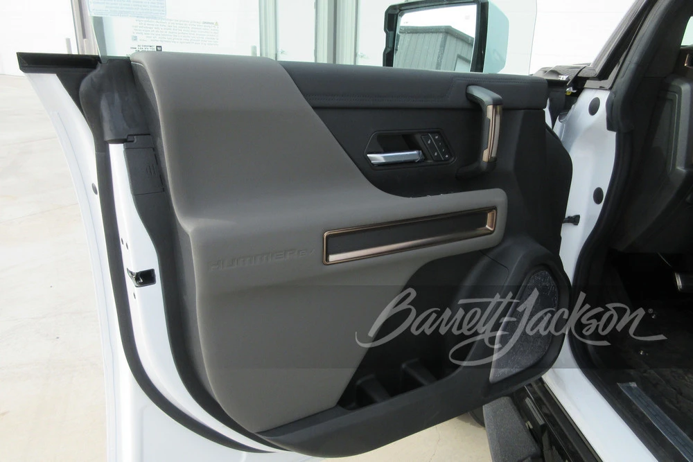 2024 GMC Hummer EV - Image 19 of 26