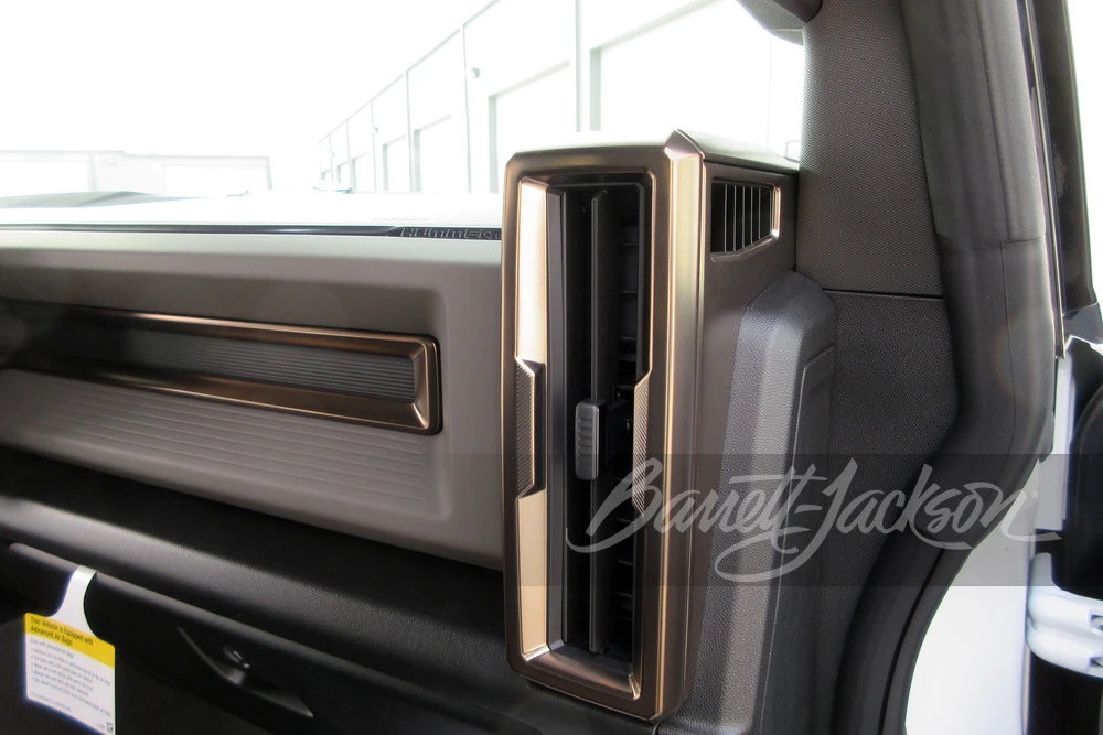 2024 GMC Hummer EV - Image 20 of 26