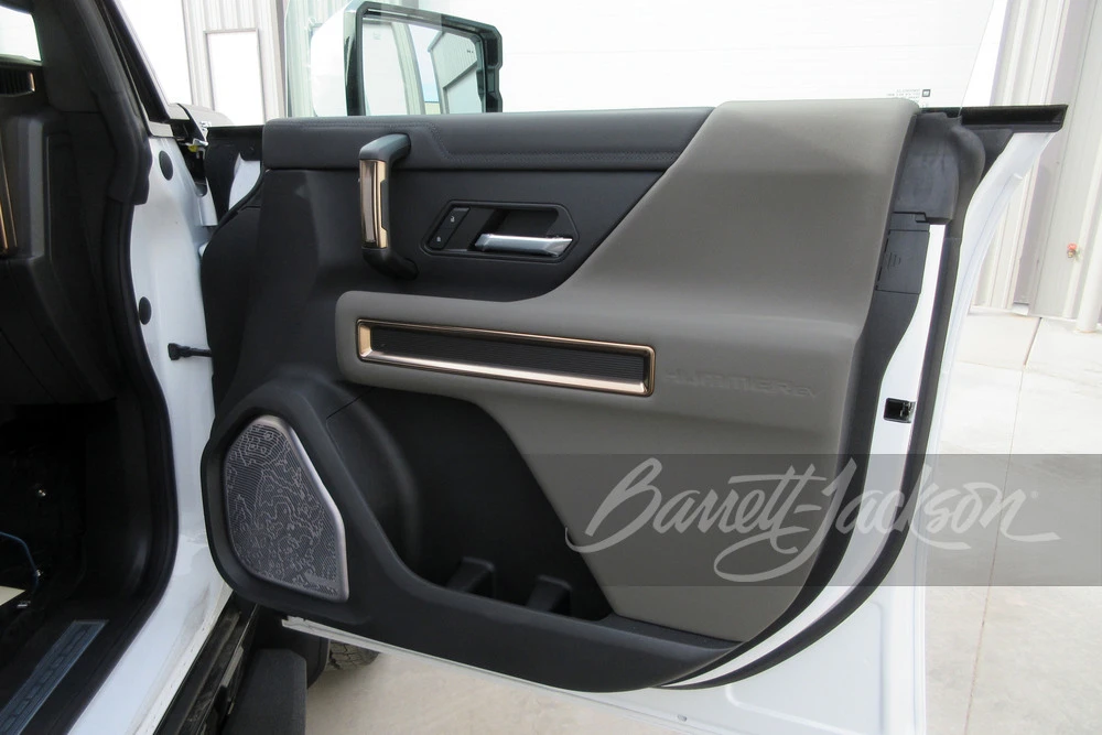 2024 GMC Hummer EV - Image 21 of 26