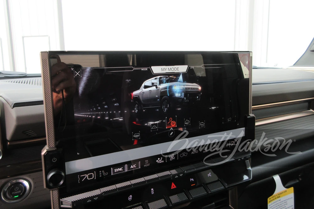 2024 GMC Hummer EV - Image 24 of 26