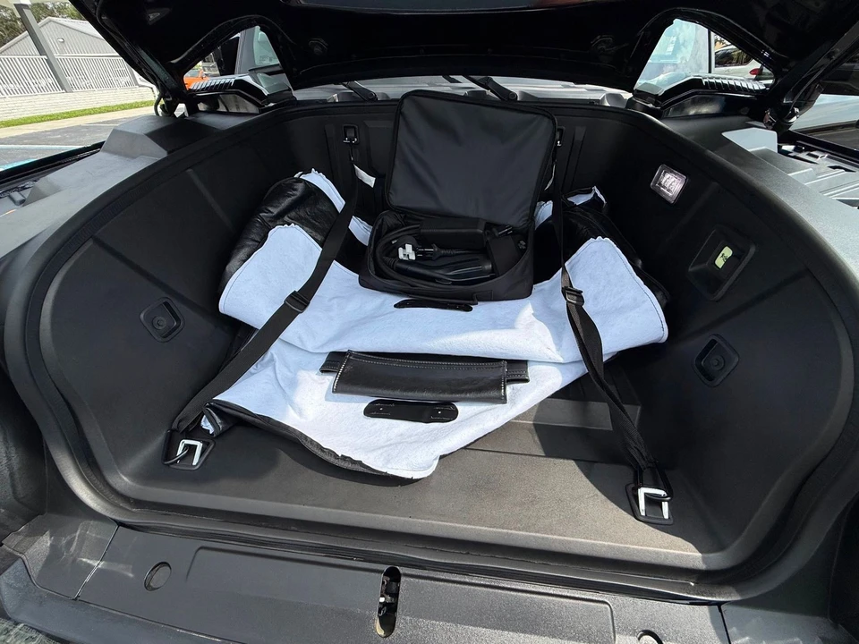 2024 GMC Hummer EV - Image 9 of 12