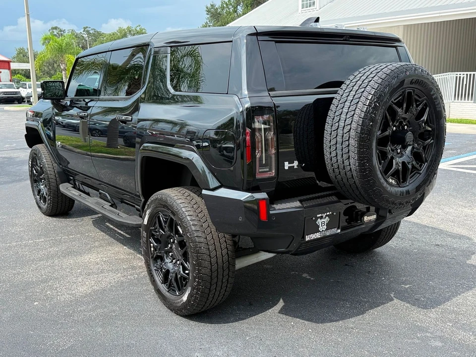 2024 GMC Hummer EV - Image 8 of 12