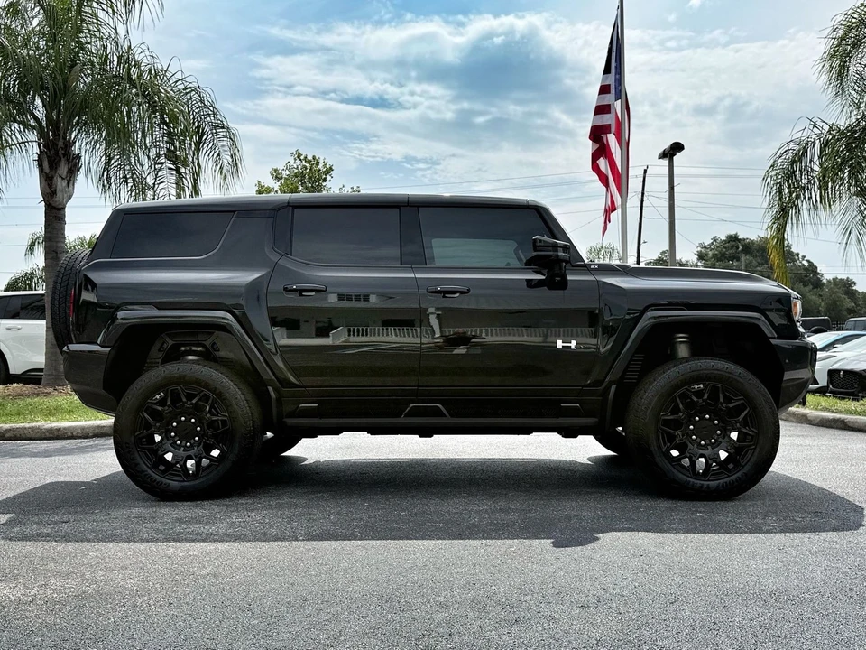 2024 GMC Hummer EV - Image 12 of 12