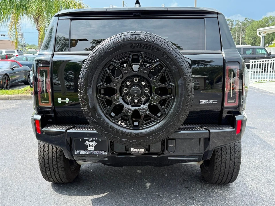 2024 GMC Hummer EV - Image 10 of 12