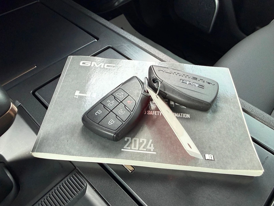 2024 GMC Hummer EV - Image 11 of 12
