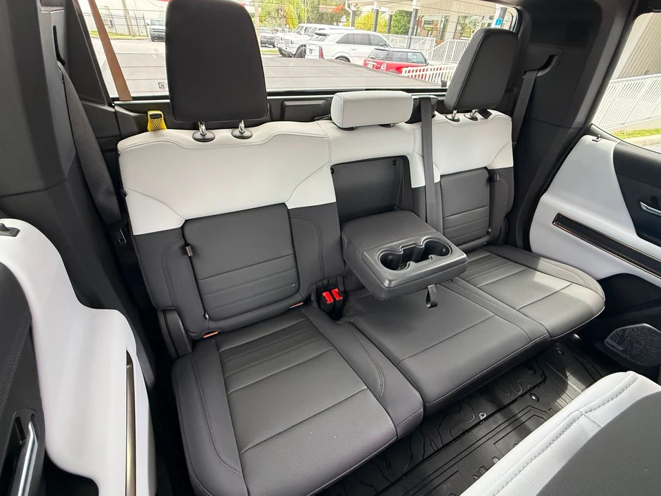 2024 GMC Hummer EV - Image 6 of 12