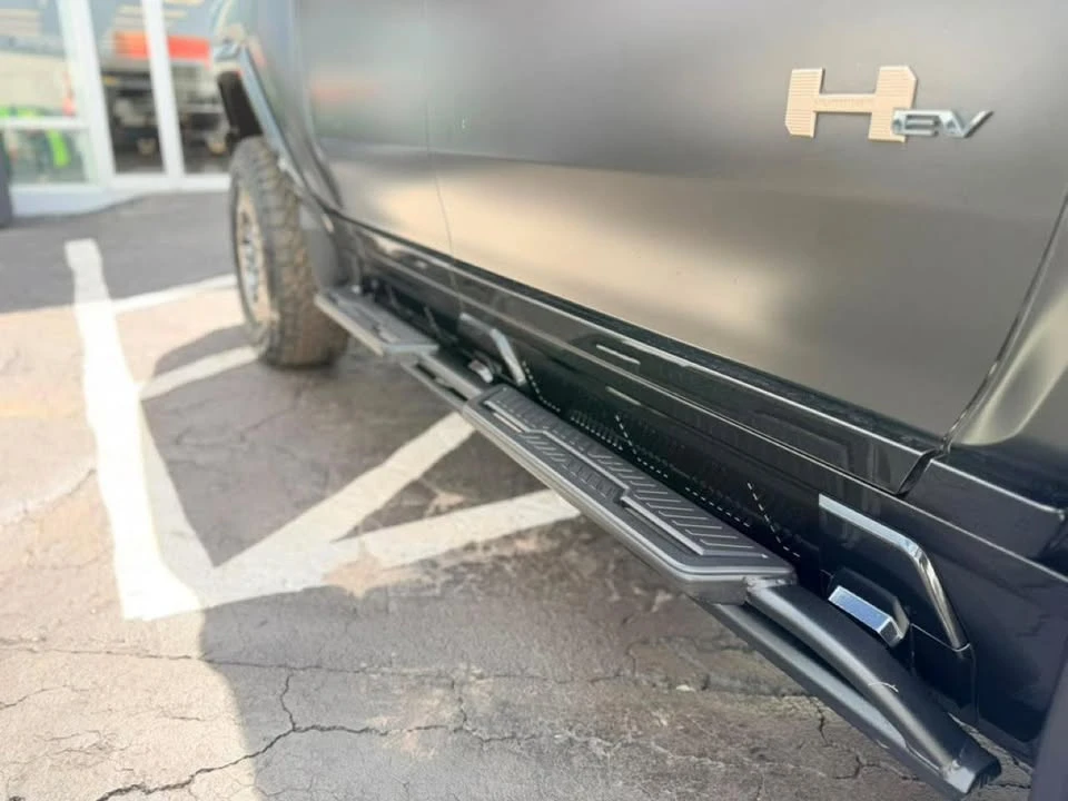 2024 GMC Hummer EV - Image 10 of 19