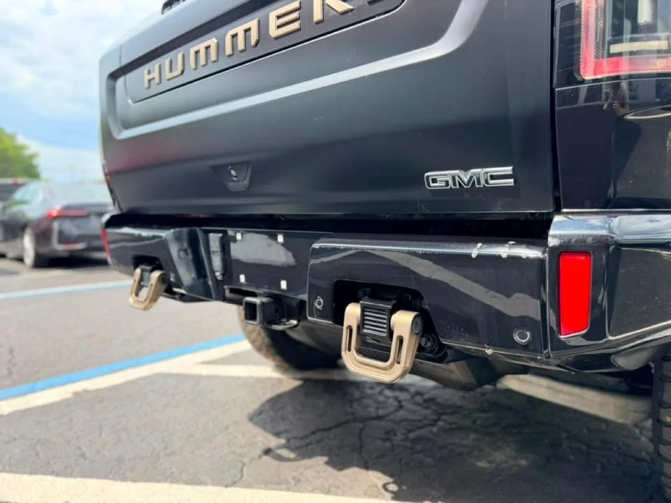 2024 GMC Hummer EV - Image 12 of 19