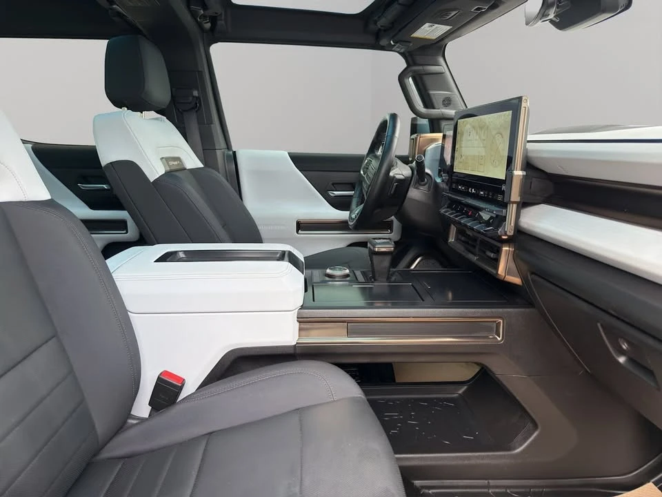 2024 GMC Hummer EV - Image 17 of 18