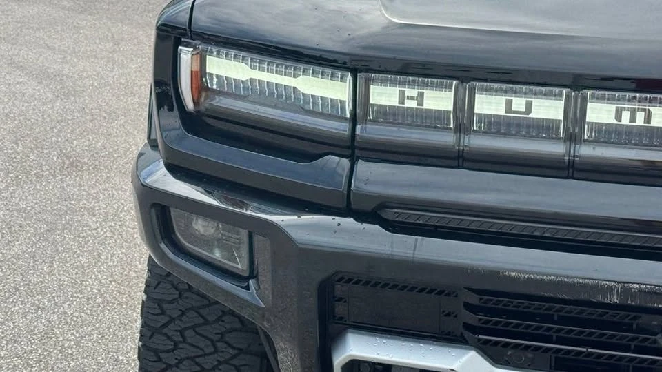 2024 GMC Hummer EV - Image 11 of 20