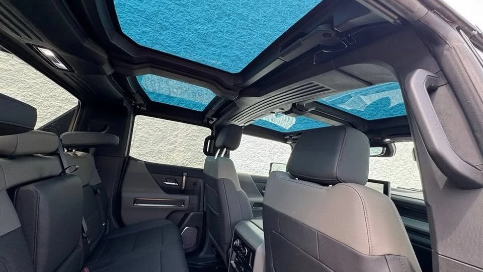 2024 GMC Hummer EV - Image 13 of 20