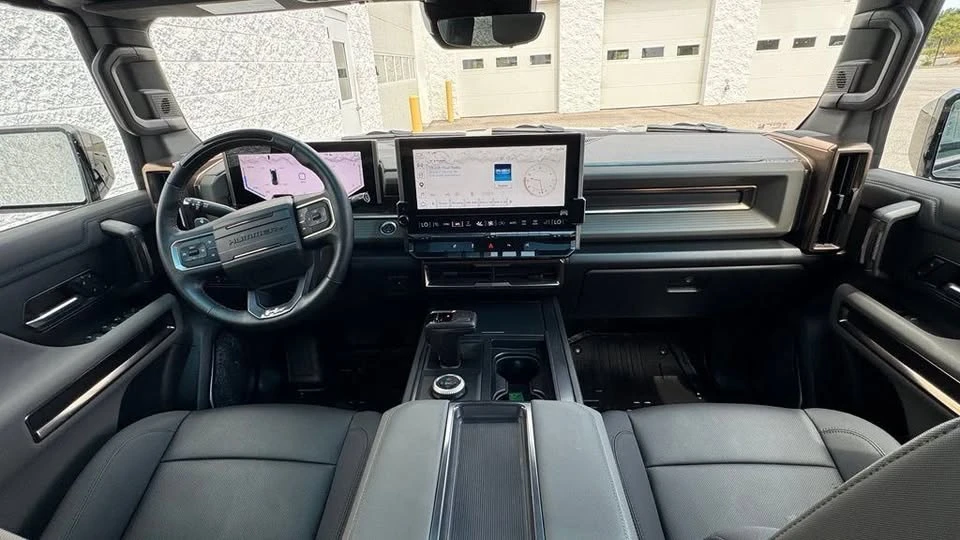 2024 GMC Hummer EV - Image 16 of 20