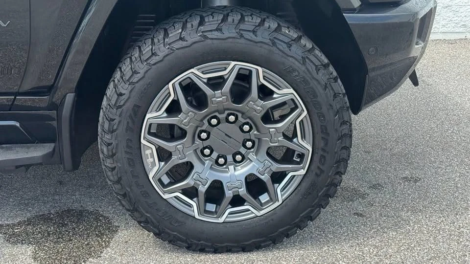 2024 GMC Hummer EV - Image 8 of 20