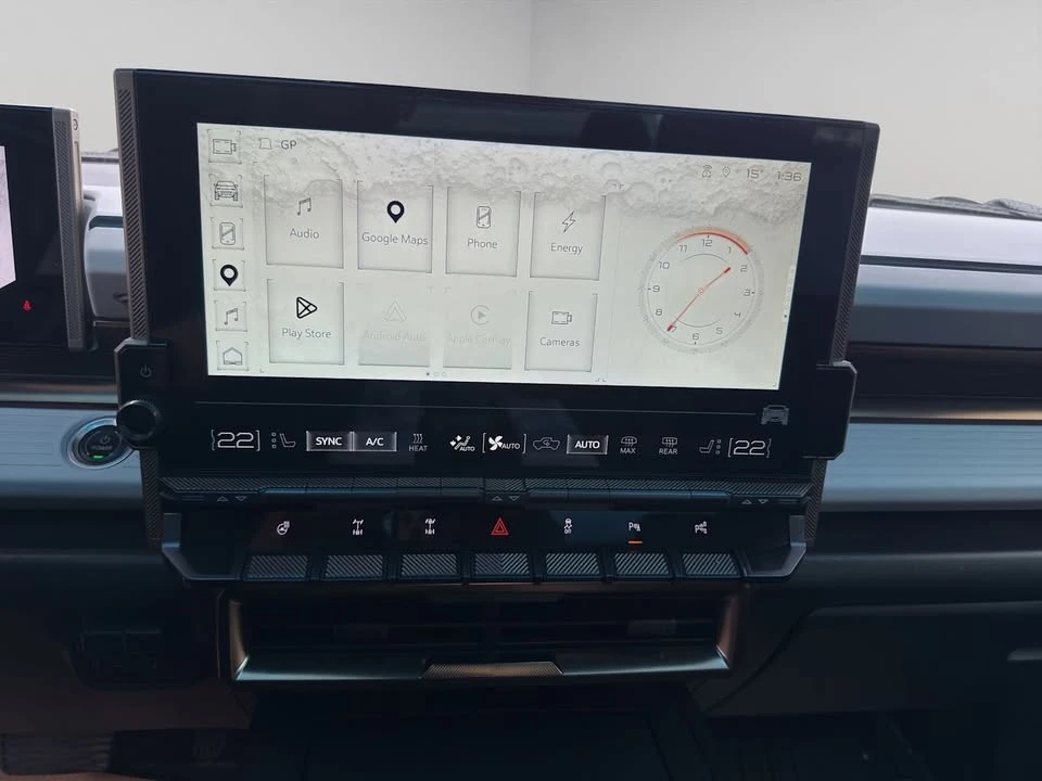 2024 GMC Hummer EV - Image 14 of 18