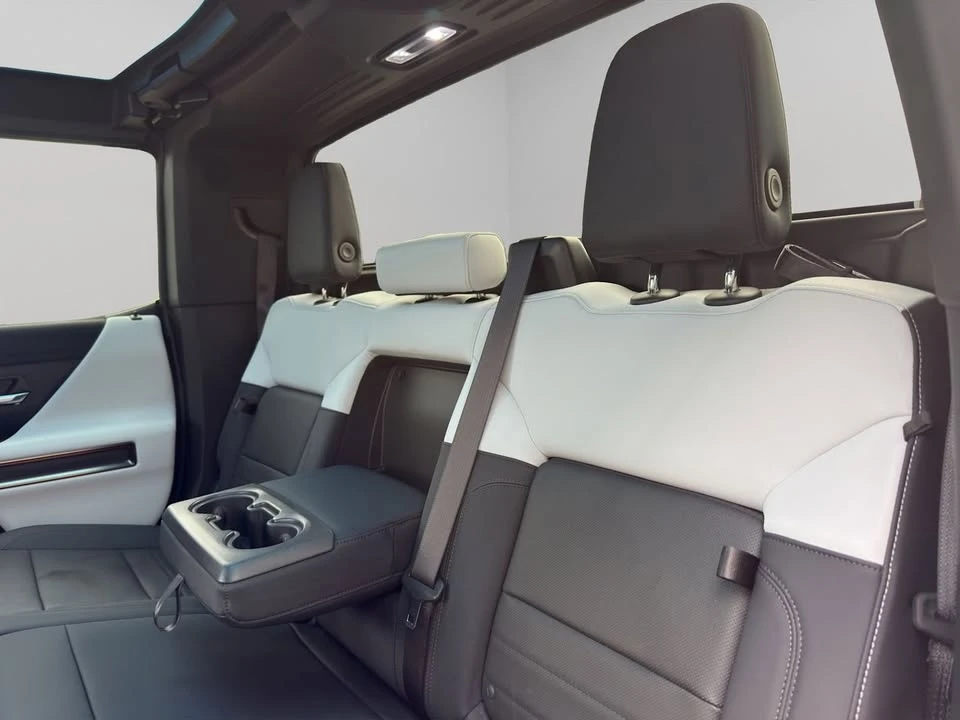 2024 GMC Hummer EV - Image 18 of 18