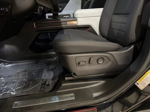 2024 GMC Hummer EV - Image 10 of 20