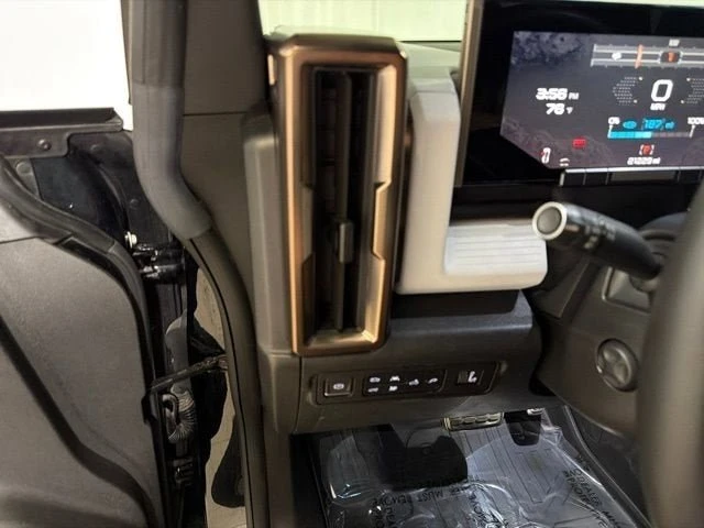 2024 GMC Hummer EV - Image 14 of 20