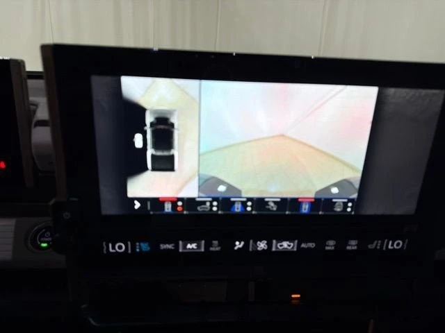 2024 GMC Hummer EV - Image 17 of 20
