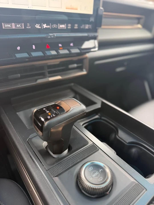 2024 GMC Hummer EV - Image 9 of 19