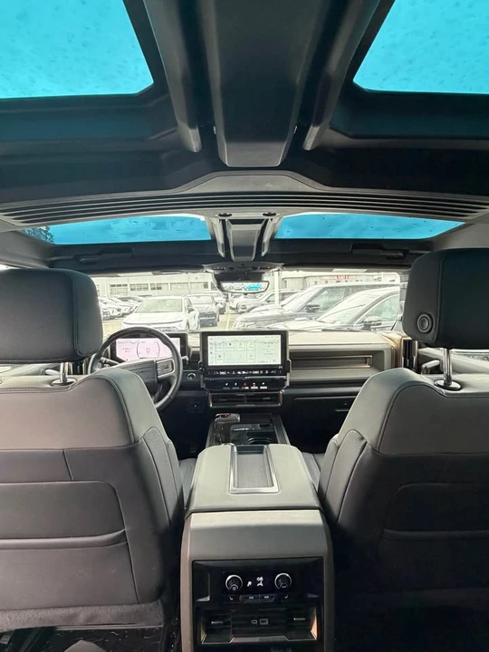 2024 GMC Hummer EV - Image 18 of 19