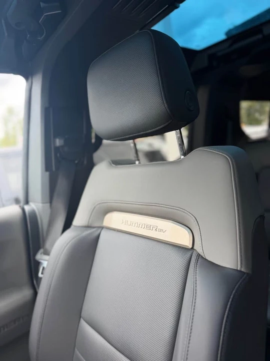 2024 GMC Hummer EV - Image 11 of 19