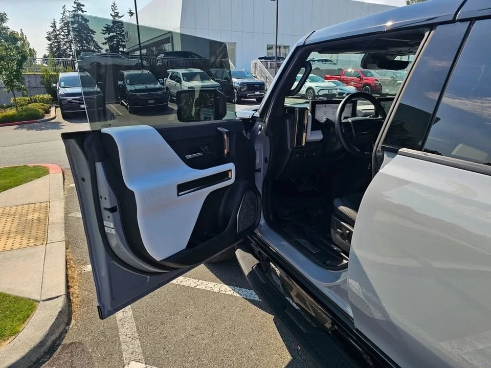 2024 GMC Hummer EV - Image 16 of 16
